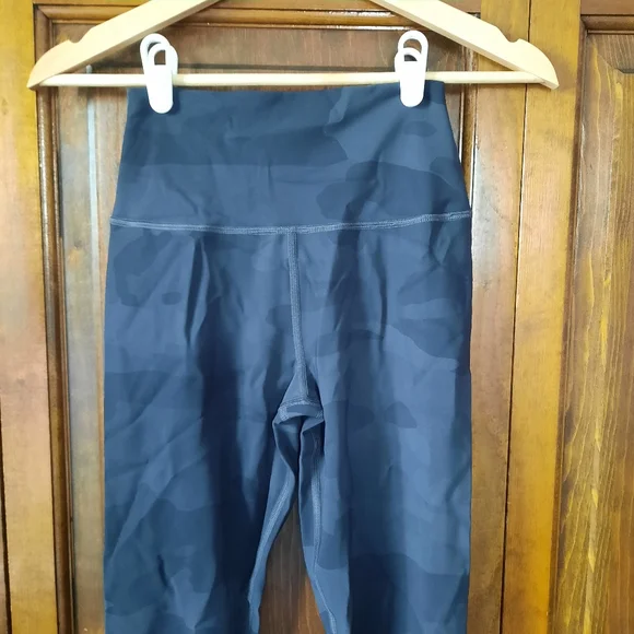 ALO Yoga High-Waist Camo Vapor Legging Black Camouflage Size XS - Picture 5 of 16